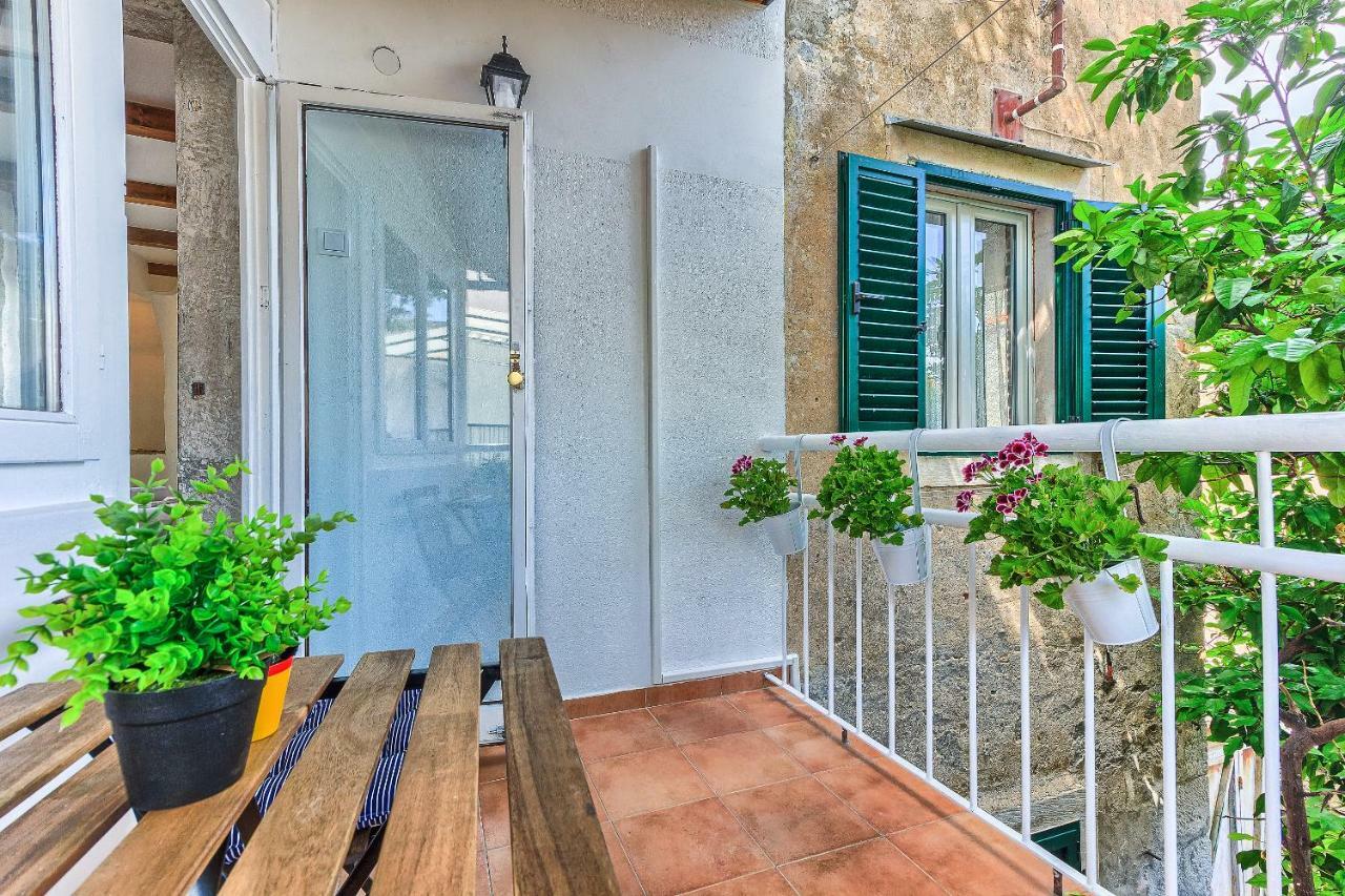Studio Apartment With Balcony Split Luaran gambar