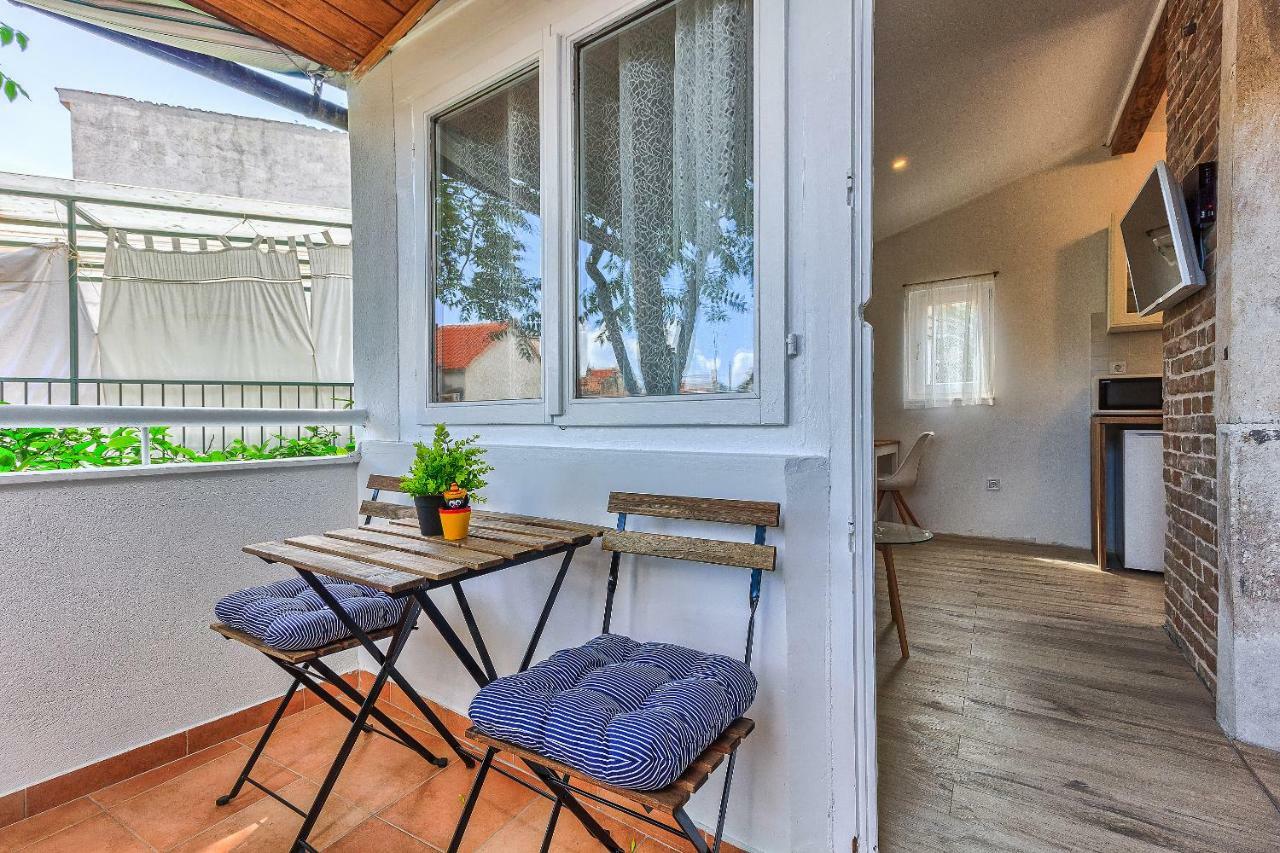Studio Apartment With Balcony Split Luaran gambar