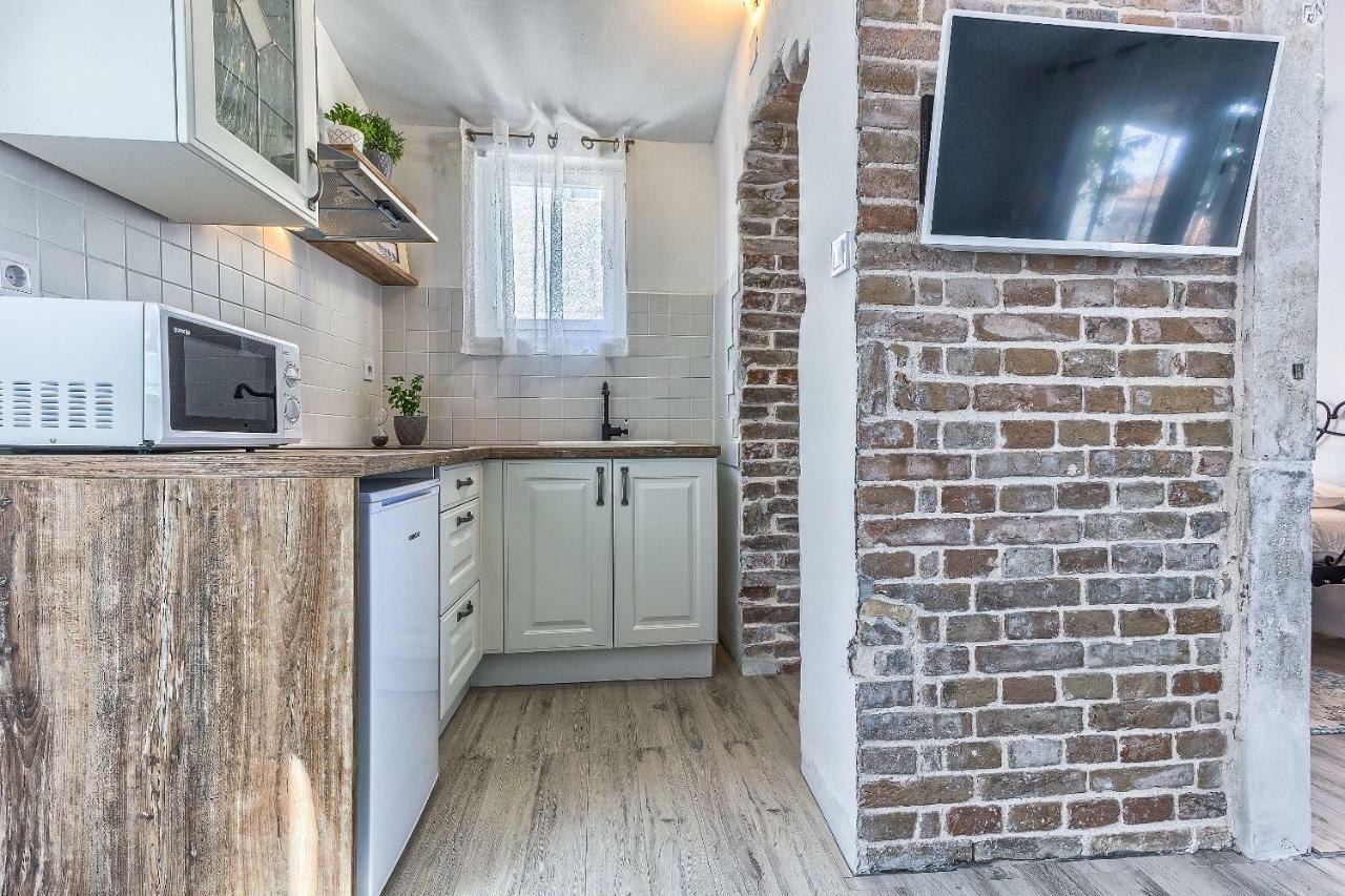 Studio Apartment With Balcony Split Luaran gambar