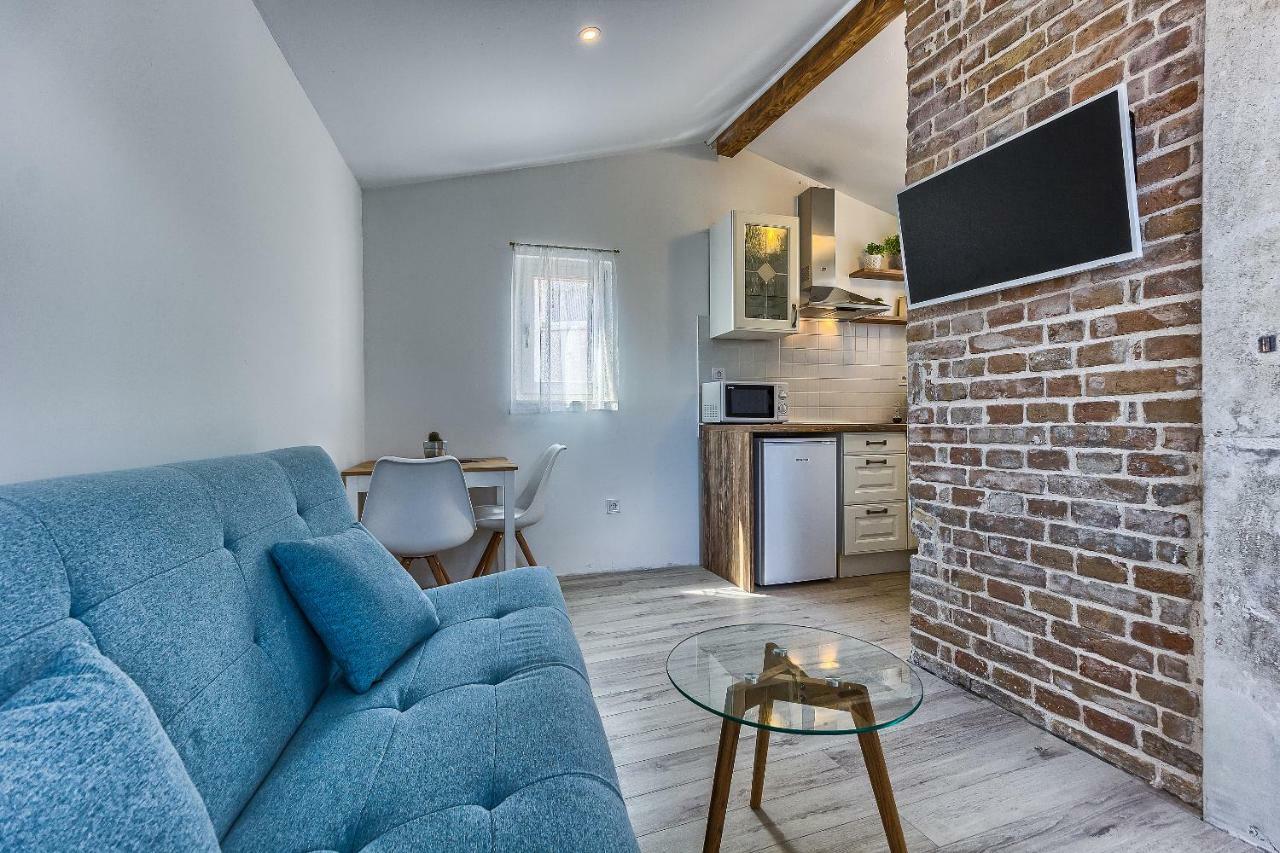 Studio Apartment With Balcony Split Luaran gambar
